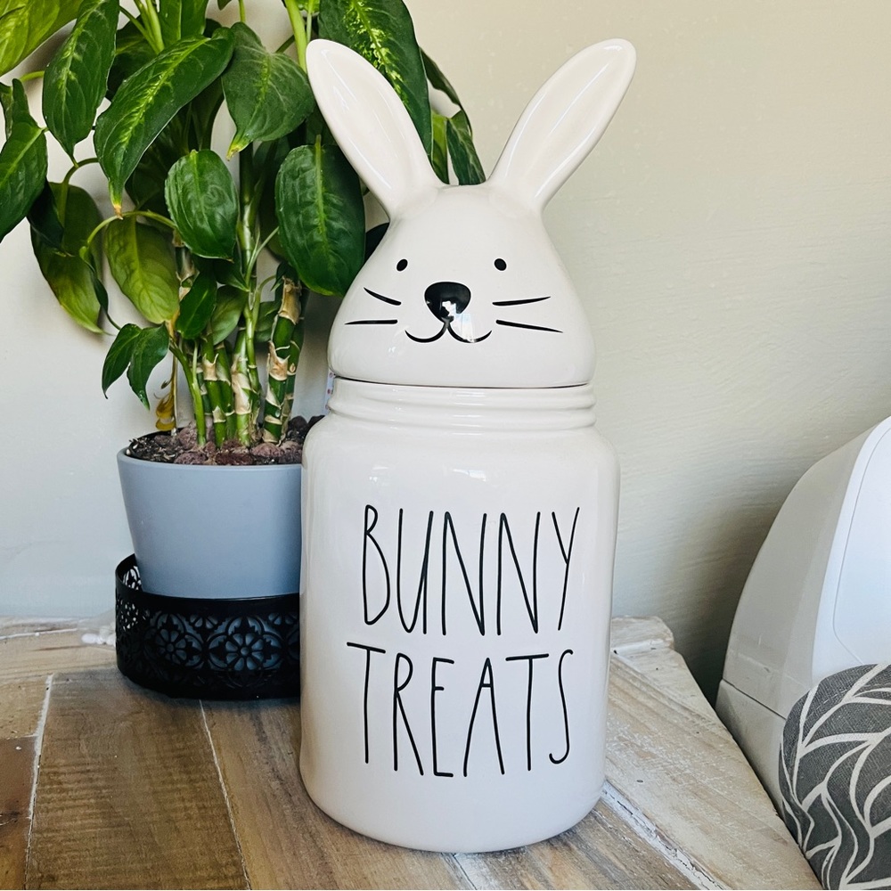 🥕 Rae Dunn By Magenta BUNNY TREATS Canister Bunny Ears Lid 2020 Limited E…
